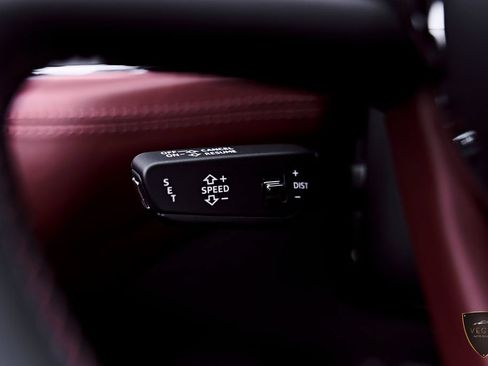 Used 2024 Bentley Bentayga AWD/4WD image 68