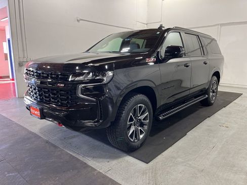 Certified 2024 Chevrolet Suburban Z71 w/ Off-Road Capability Package image 3