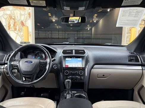 Used 2018 Ford Explorer XLT w/ Equipment Group 202A image 28