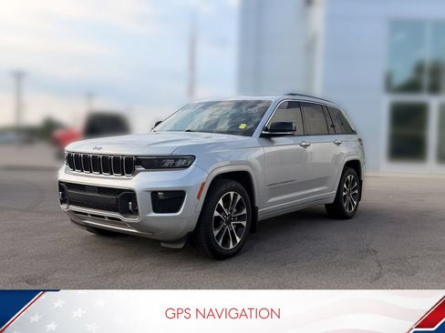 Used 2022 Jeep Grand Cherokee Overland w/ Luxury Tech Group IV AWD/4WD image 2