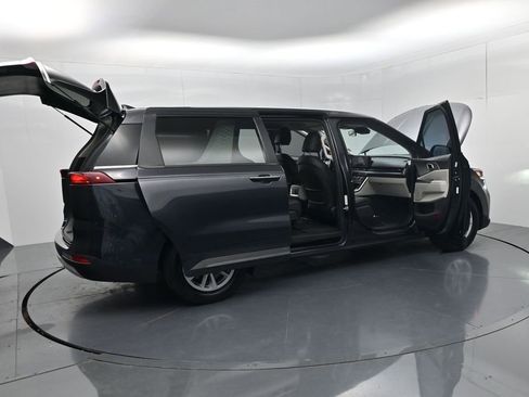 Used 2022 Kia Carnival LX FWD image 55