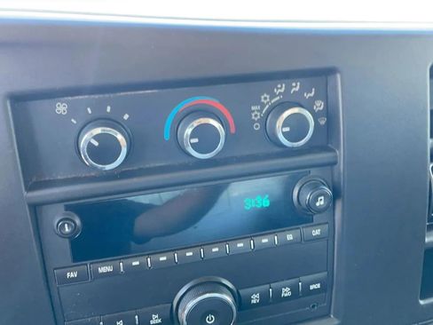 Used 2019 GMC Savana 3500 Extended w/ Driver Convenience Package RWD image 11