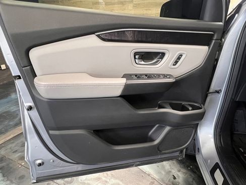Used 2025 Honda Pilot Elite image 10