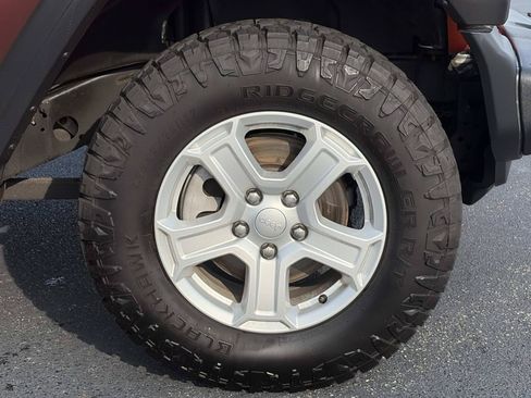 Used 2019 Jeep Wrangler Sport AWD/4WD image 7