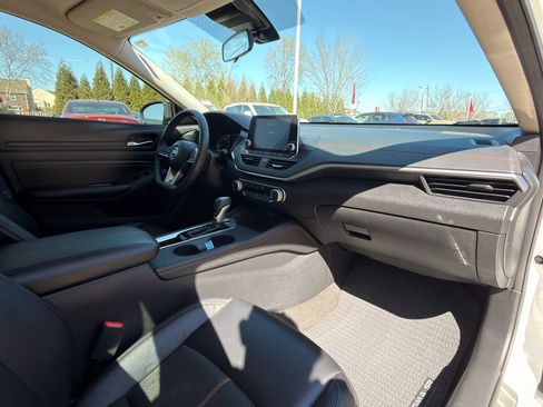 Used 2022 Nissan Altima 2.5 SR image 14