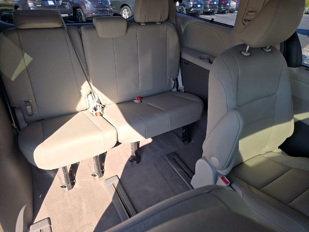 Used 2017 Toyota Sienna XLE Premium AWD/4WD image 29