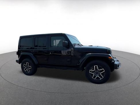 Used 2025 Jeep Wrangler Unlimited Sahara AWD/4WD image 2