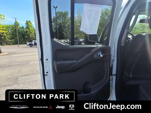 Used 2017 Nissan Frontier PRO-4X w/ Pro-4x Luxury Package AWD/4WD image 9