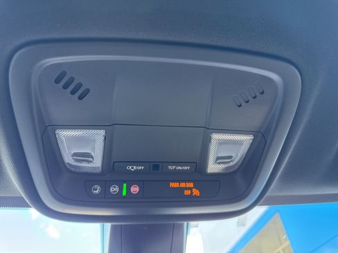 Used 2022 Chevrolet Traverse LS image 30