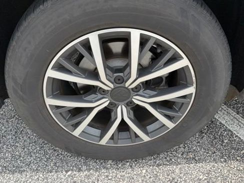 Used 2019 Volkswagen Tiguan SE w/ Panoramic Sunroof Package FWD image 11