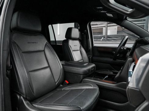 Used 2025 GMC Yukon XL Denali image 37
