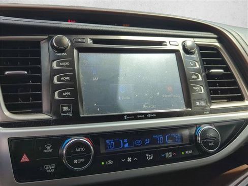 Used 2019 Toyota Highlander Limited FWD image 19