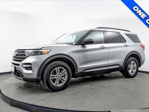 Used 2023 Ford Explorer XLT w/ Equipment Group 202A image 2