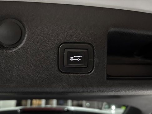 Used 2019 Chevrolet Equinox LT image 22