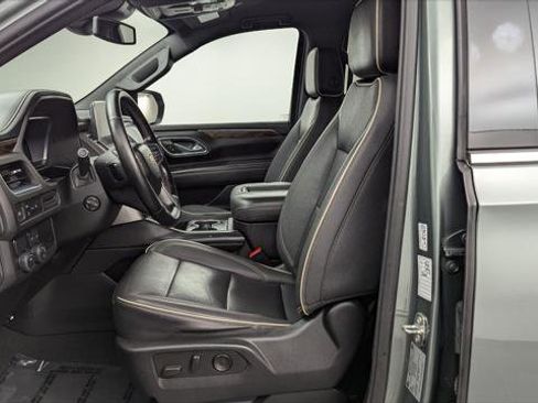 Used 2023 Chevrolet Suburban Premier image 14