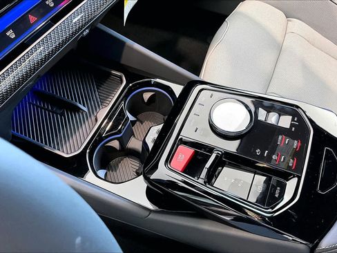 New 2027 BMW M5 w/ Executive Package AWD/4WD image 8