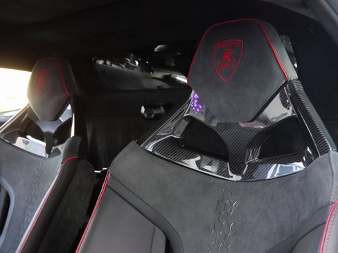 Used 2023 Lamborghini Huracan Sterrato image 23