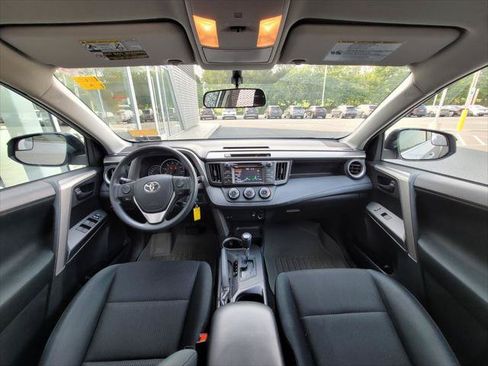 Used 2016 Toyota RAV4 LE AWD/4WD image 18