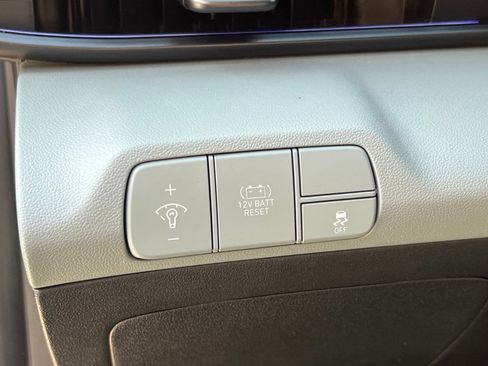 Used 2025 Hyundai Elantra Limited FWD image 27