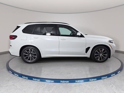 New 2026 BMW X5 xDrive50e w/ M Sport Package AWD/4WD image 4