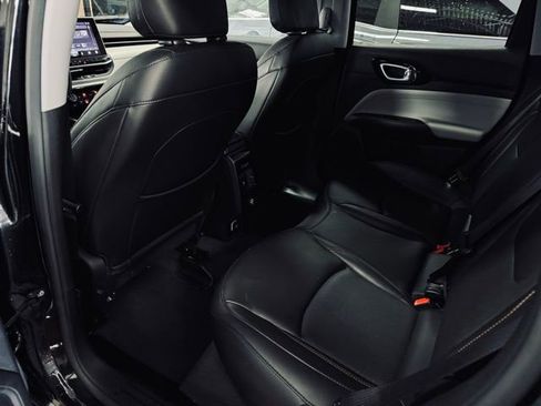 Used 2022 Jeep Compass Limited image 19