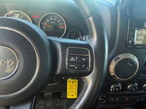 Used 2016 Jeep Wrangler Unlimited Sahara image 29