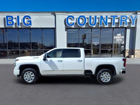Used 2024 Chevrolet Silverado 2500 High Country w/ High Country Premium Package AWD/4WD image 2