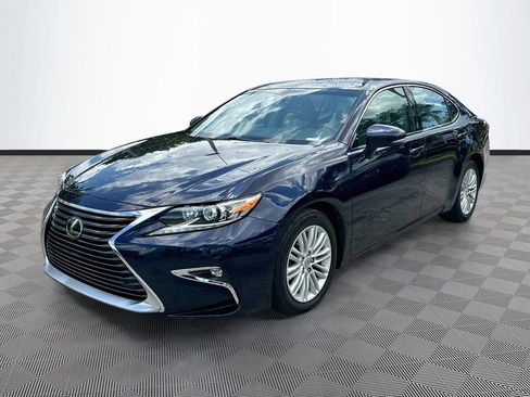 Used 2017 Lexus ES 350 w/ Premium Package FWD image 3