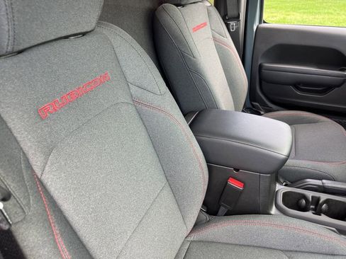 Used 2025 Jeep Wrangler Rubicon image 61