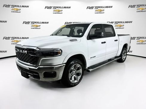 Used 2025 RAM 1500 Big Horn AWD/4WD image 3