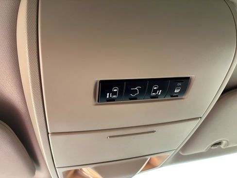 Used 2012 Dodge Grand Caravan SXT FWD image 25