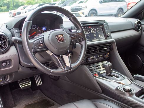 Used 2020 Nissan GT-R Premium w/ Premium Interior Package AWD/4WD image 11