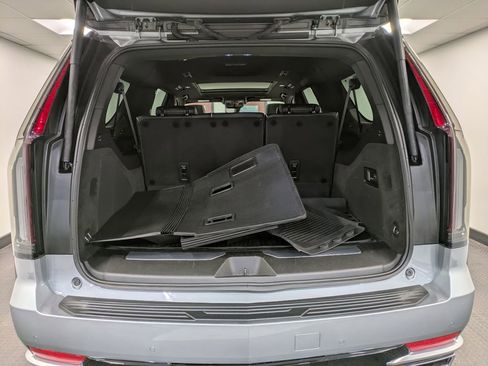 Used 2023 Cadillac Escalade ESV Premium Luxury image 24