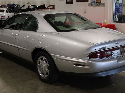 Used 1999 Buick Riviera Supercharged Coupe FWD image 24
