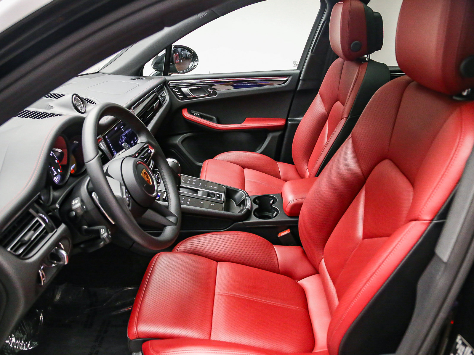 Certified 2026 Porsche Macan S AWD/4WD image 22