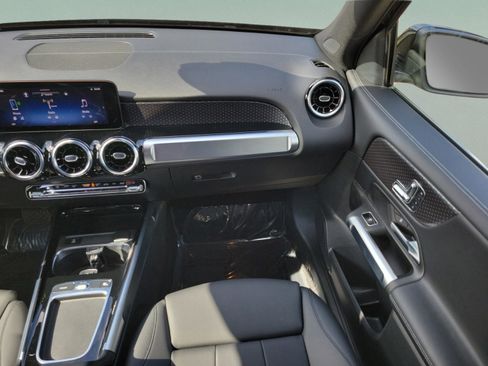 Certified 2025 Mercedes-Benz GLB 250 image 19