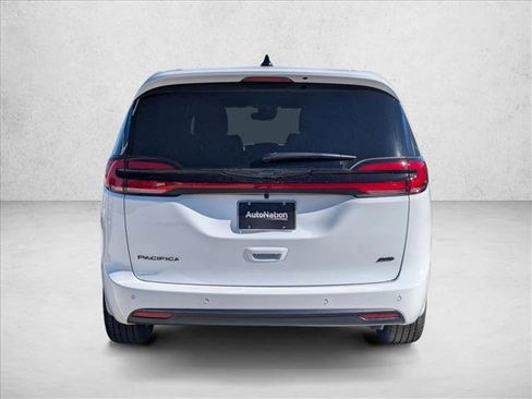 New 2026 Chrysler Pacifica Select image 7