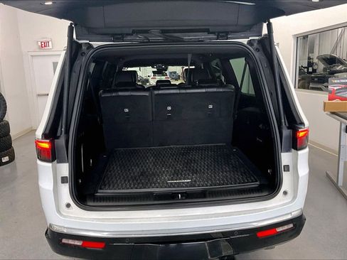 Used 2024 Jeep Wagoneer L Series III w/ Flexible Seating Group image 37