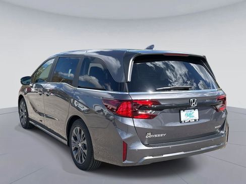 New 2026 Honda Odyssey Touring image 6