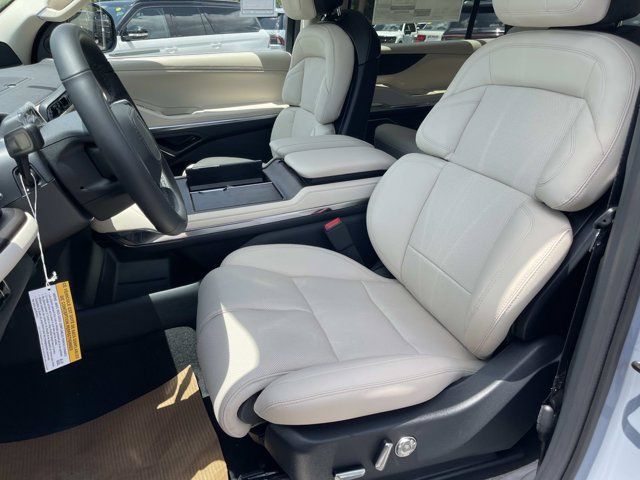 New 2027 Lincoln Navigator Premiere AWD/4WD image 21