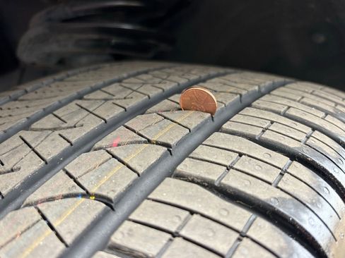 Used 2020 Ford Explorer Platinum w/ Premium Technology Package image 13