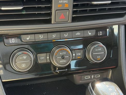 Used 2024 Volkswagen Jetta SE FWD image 10
