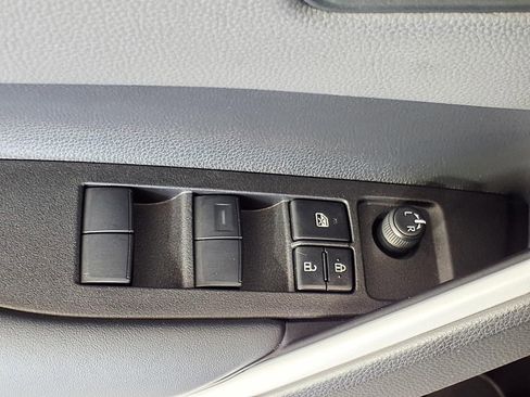 Used 2025 Toyota Corolla Cross XLE w/ Convenience Package AWD/4WD image 16