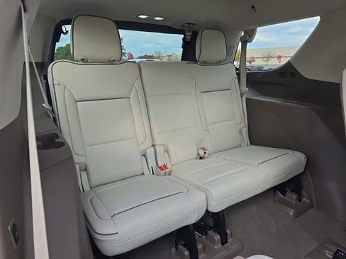 Used 2021 GMC Yukon Denali w/ Denali Premium Package image 12