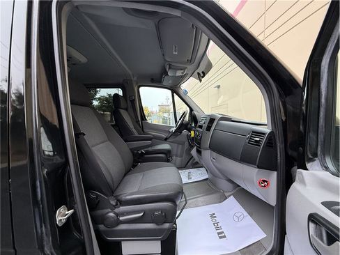 Used 2012 Mercedes-Benz Sprinter 2500 image 13
