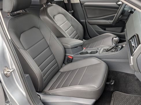 Used 2024 Volkswagen Jetta SE image 20