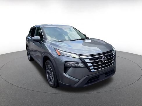 Used 2025 Nissan Rogue SV FWD image 3