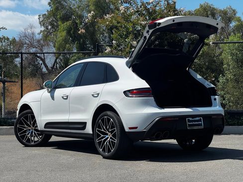 Used 2026 Porsche Macan AWD/4WD image 4