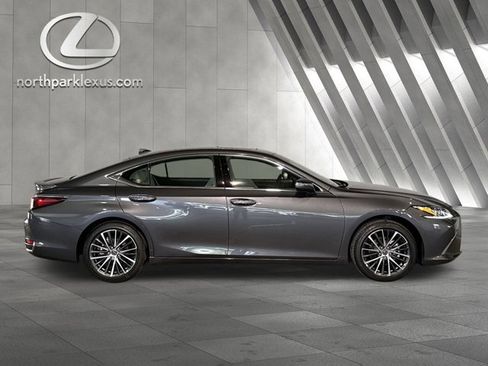 Certified 2025 Lexus ES 300h w/ Premium Package image 4