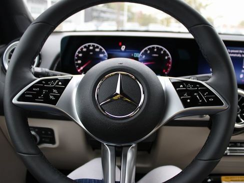 New 2025 Mercedes-Benz GLB 250 4MATIC image 22